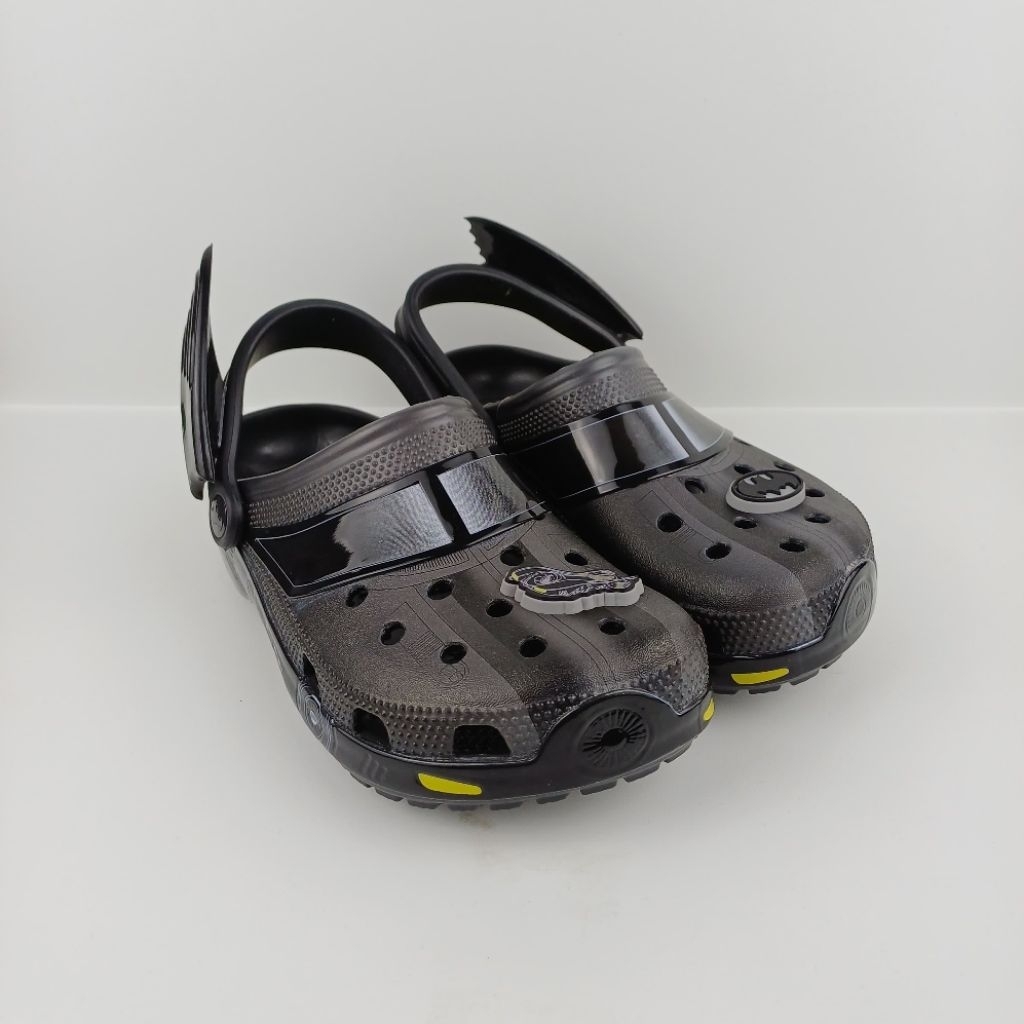 CROCS X BATMAN, SANDAL CROCS DEWASA X BATMAN, SANDAL CROCS PRIA X BATMAN