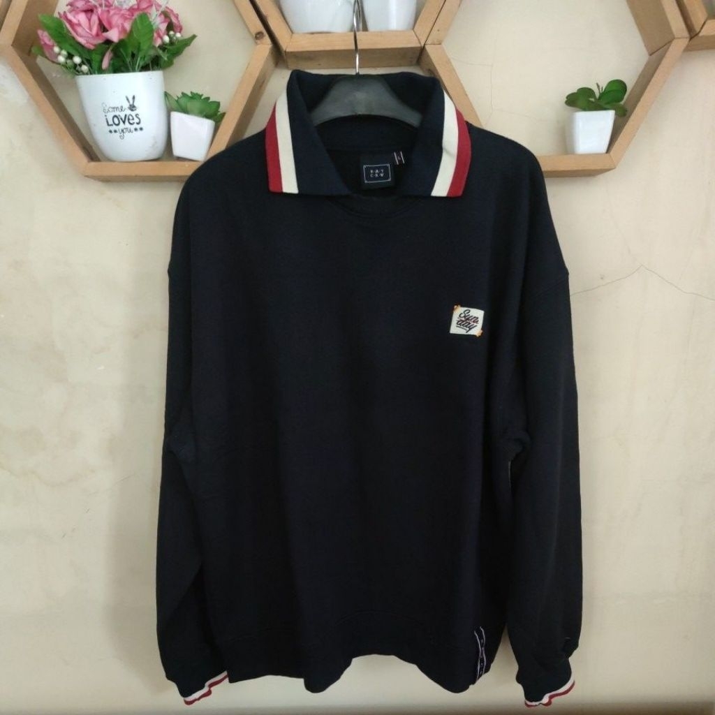 Crewneck Kerah Romantic Crown