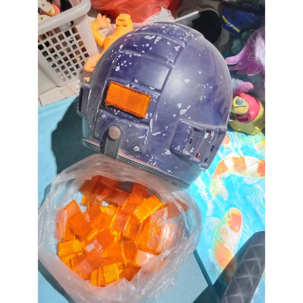 mata kucing helm robot