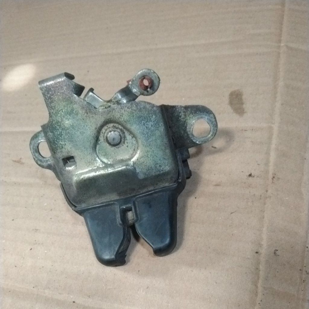 DOOR LOCK BAGASI TOYOTA COROLLA GREAT SOLUNA