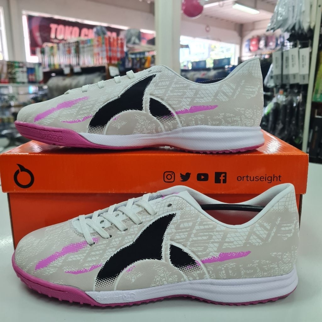 Sepatu Futsal ortuseight imperium cream pink original spatu sapatu shoes putsal ortus eight ortus8 k