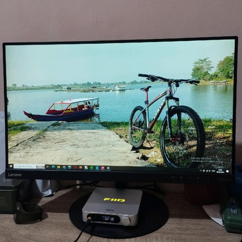 monitor LED lenovo 24 ThinkVision T24i-10 kondisi bekas normal 24 INCH IPS Rp1.350.000