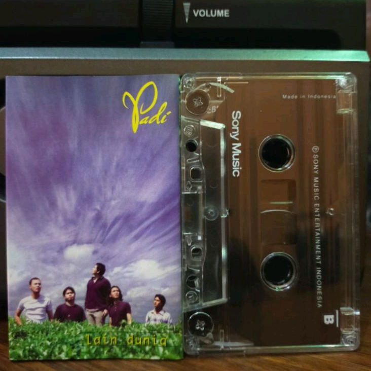 Kaset pita Padi lain dunia