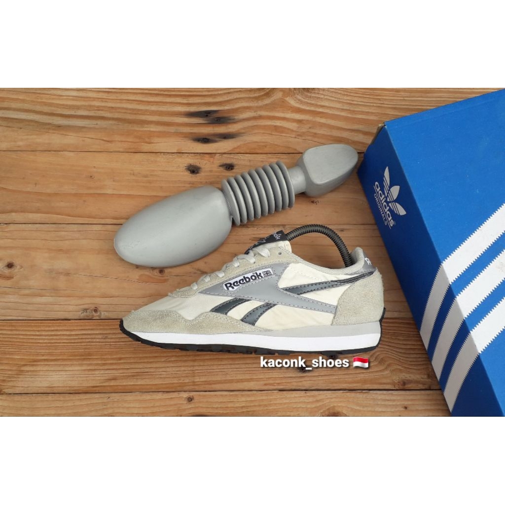 SEPATU SNEAKERS CASUAL REEBOK AZTEC CLASSIC CREAM ORIGINAL