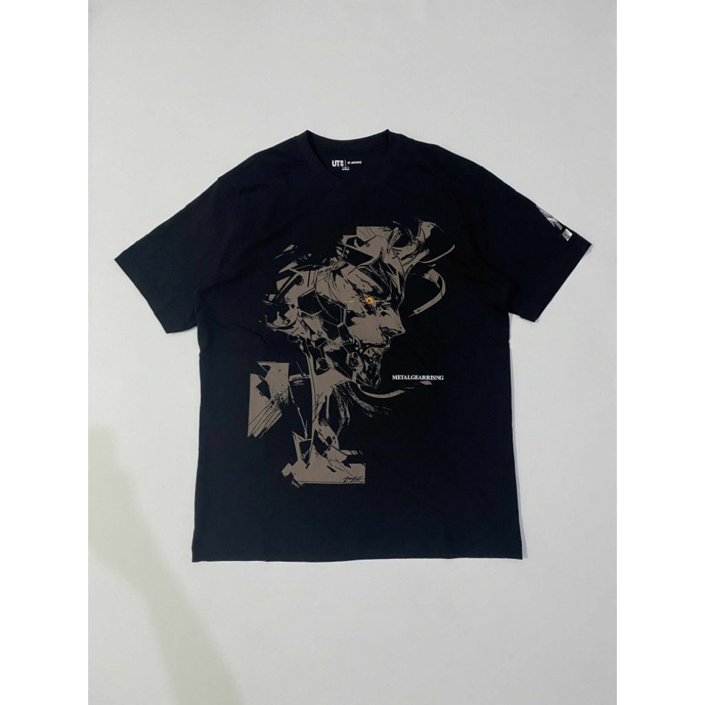 KAOS TSHIRT UNIQLO X METAL GEAR RISING