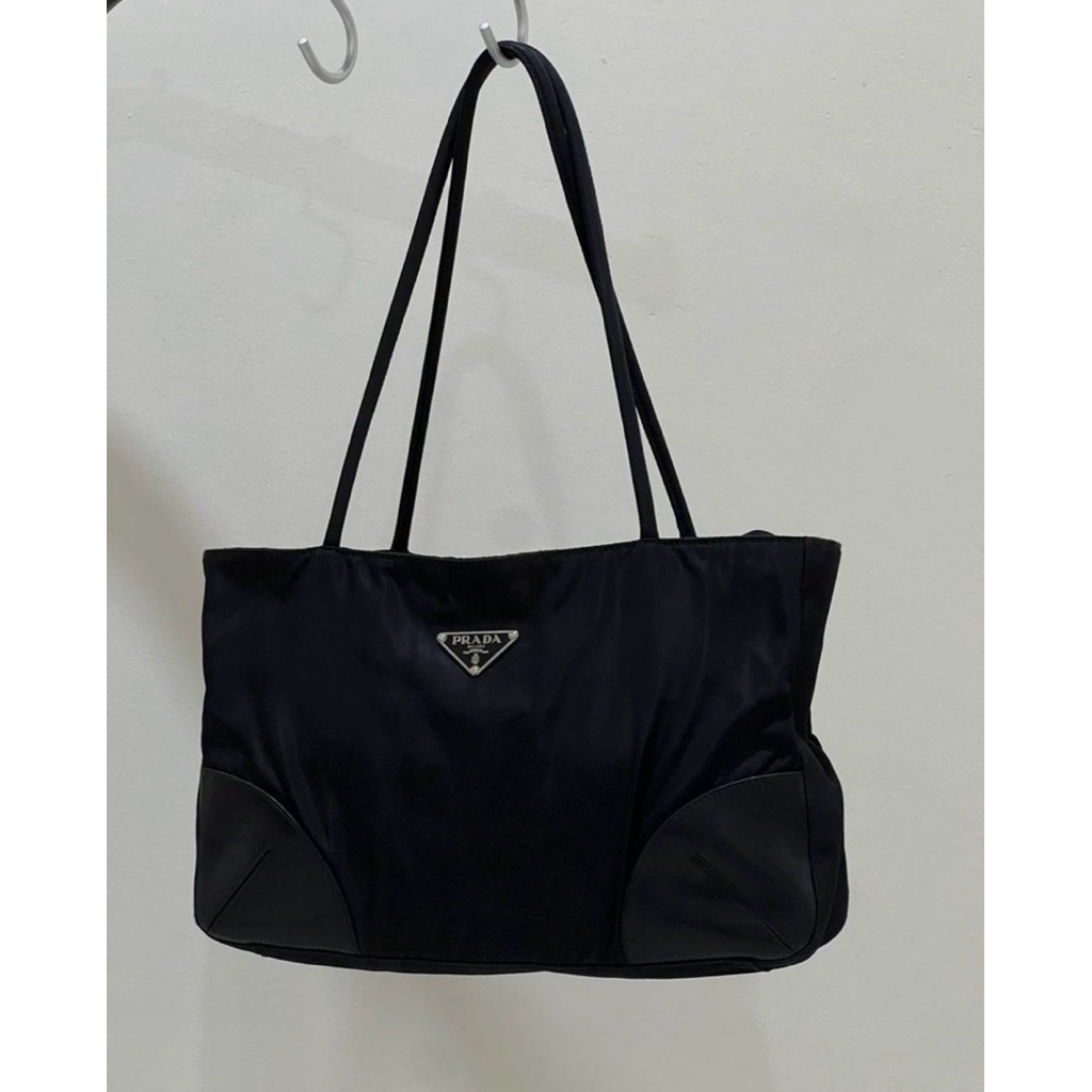 preloved tas prada nylon mix leather in black