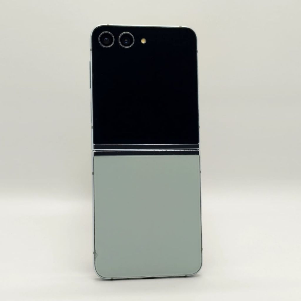 Handphone Hp Samsung Z Flip 5 5G 8/256 Second Bekas Murah