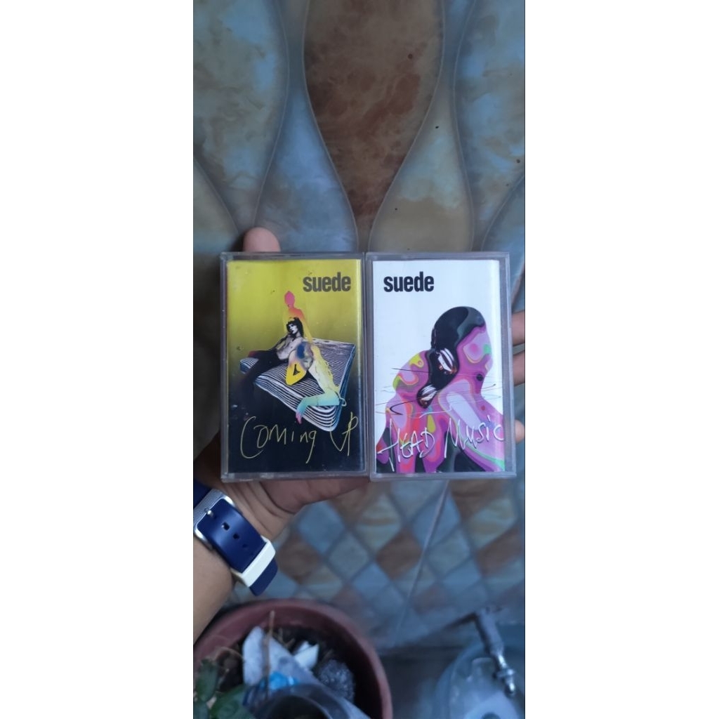 kaset Suede band coming up dan head music