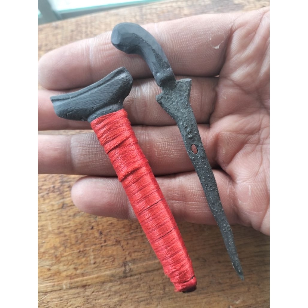 koleksi keris pita merah mini/keris weji bolong