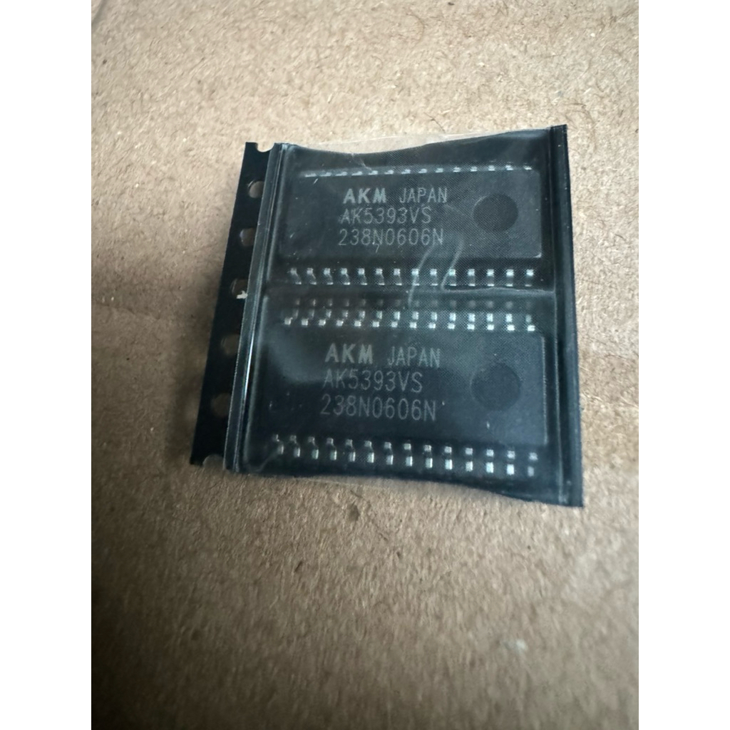 IC ADC DLMS DCX2496 Behringer AK5393VS AK5393 original