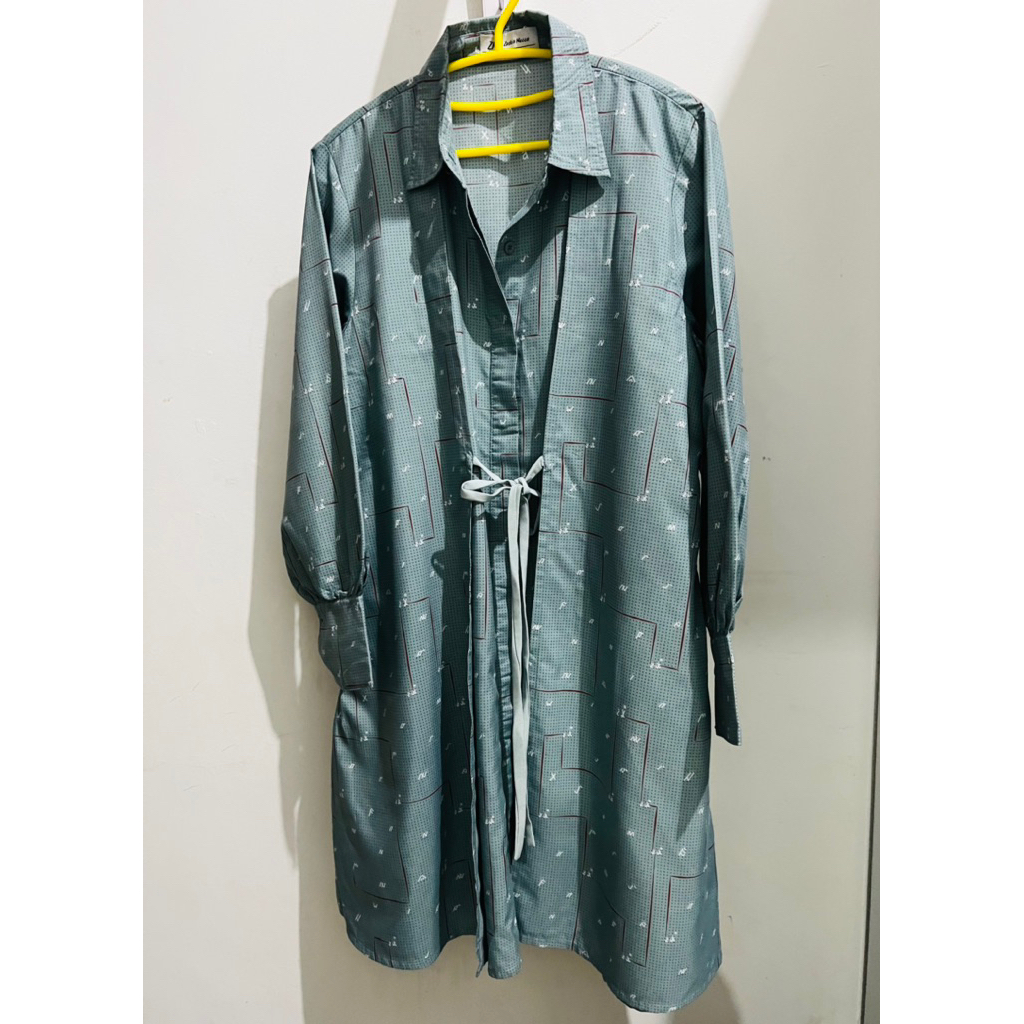 Preloved Top Zaskia Mecca