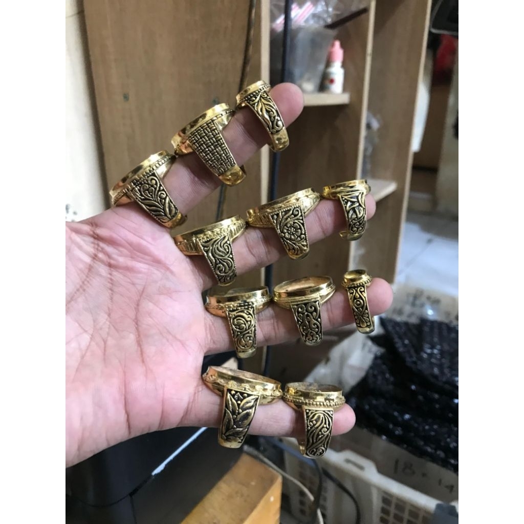 Emban cincin kuningan sari klasik kombinasi hitam