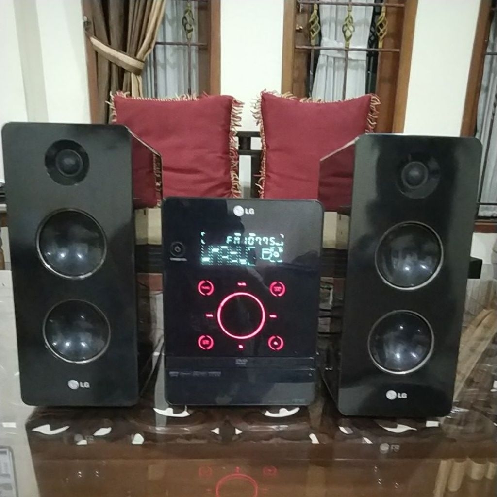 LG Mini Home Theater model No. FB162-AOU Original LG Teknologi corp. Suara mantap, bersih, jelas, de