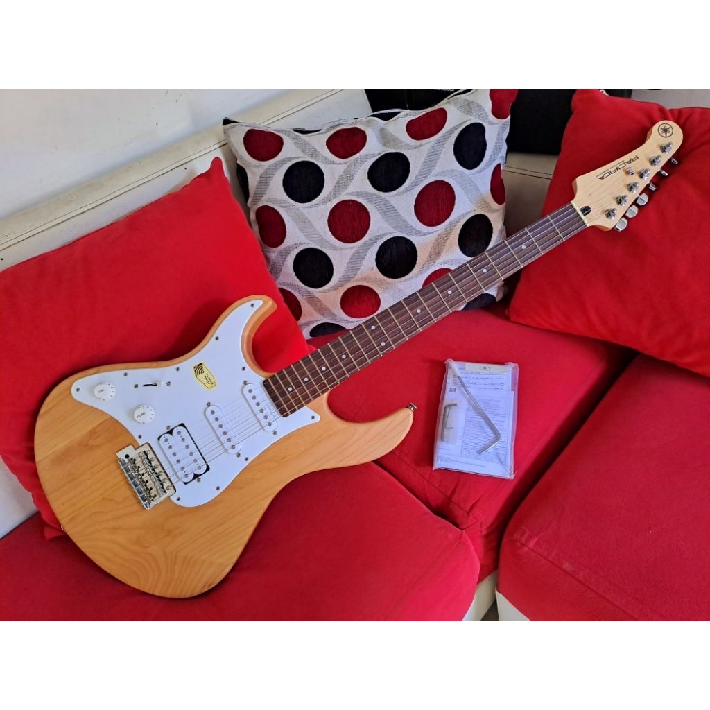 gitar yamaha pacifica 112j left hand brand new