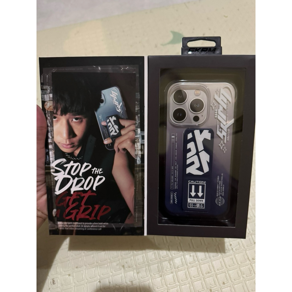 Skinarma cosmo iphone 15 pro