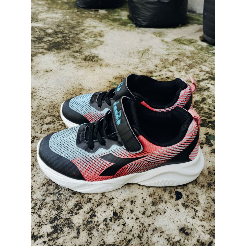 sepatu anak diadora