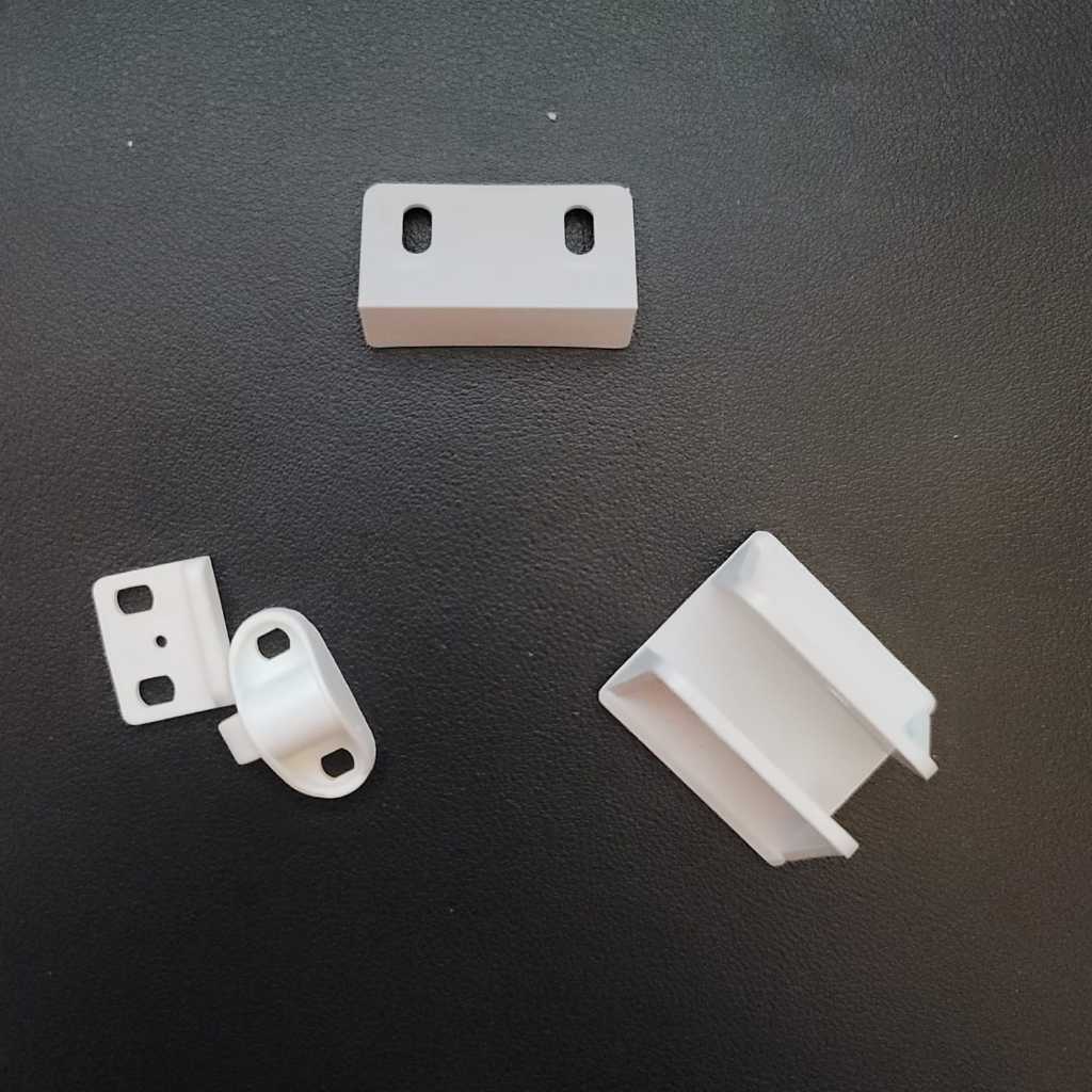 Catches Plastik PUTIH / Tic Tac / Jepit Udang Lemari / Grendel Masa / Tatakan Kunci