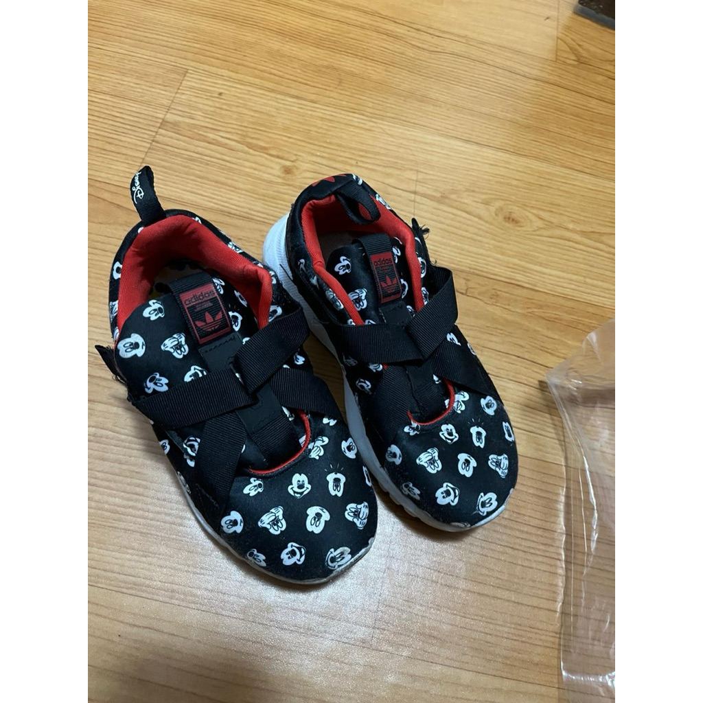 preloved sepatu adidas mickey