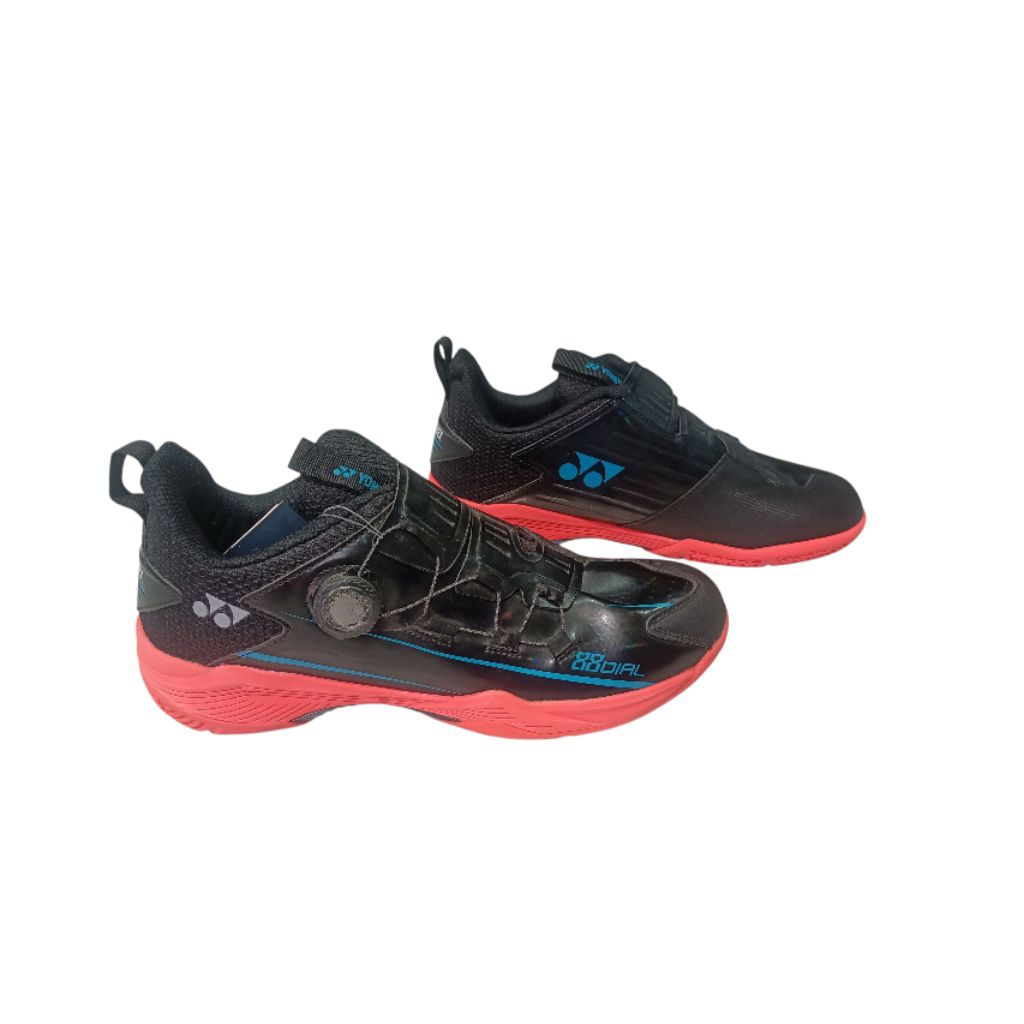Sepatu bulutangkis yonex power cushion 88 dial