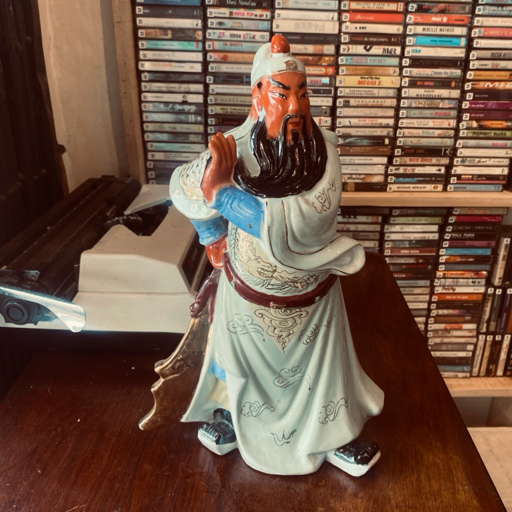 Patung Keramik Panglima Cina Antik – Gaya Guan Yu Tradisional