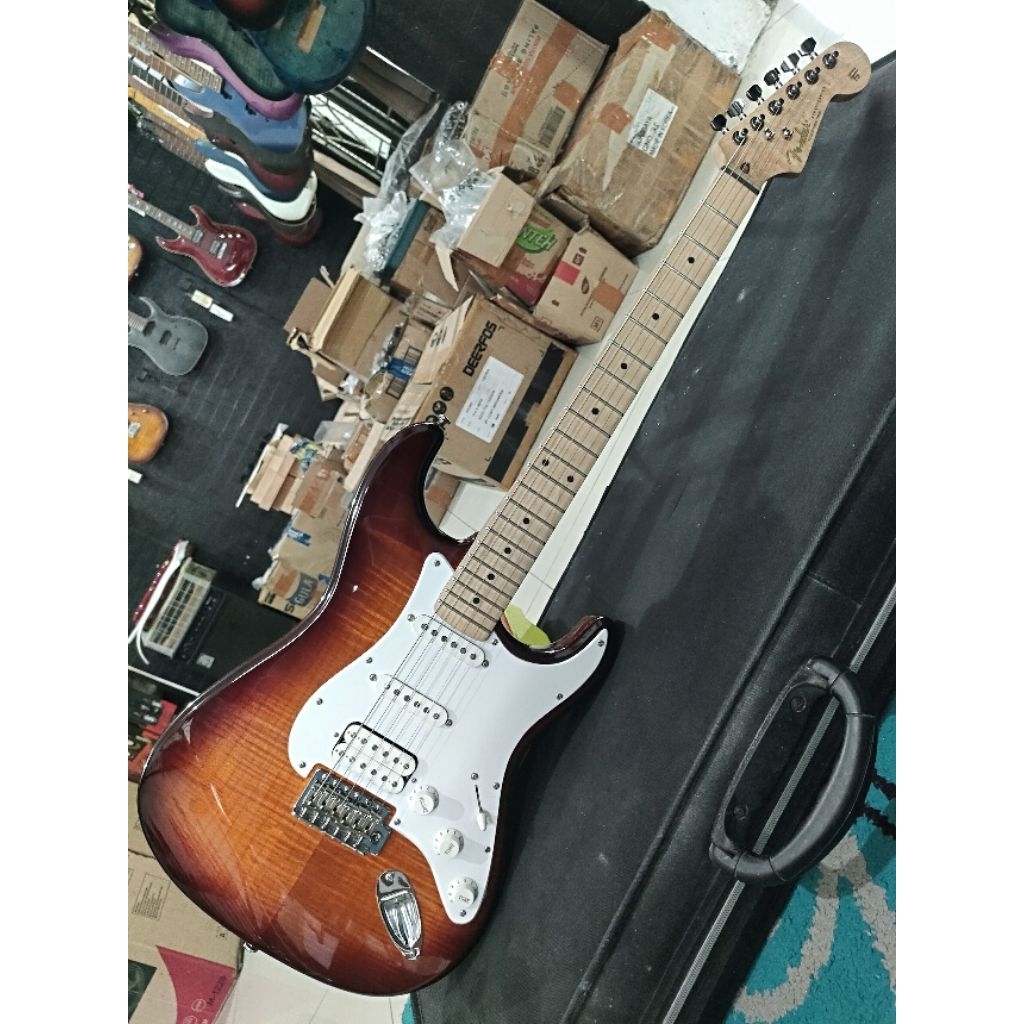 Gitar Fender Stratocaster sunbrust Flame maple top