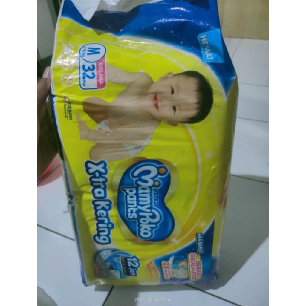 MamyPoko Pants X-tra Kering M - 32pcs (ECERAN)