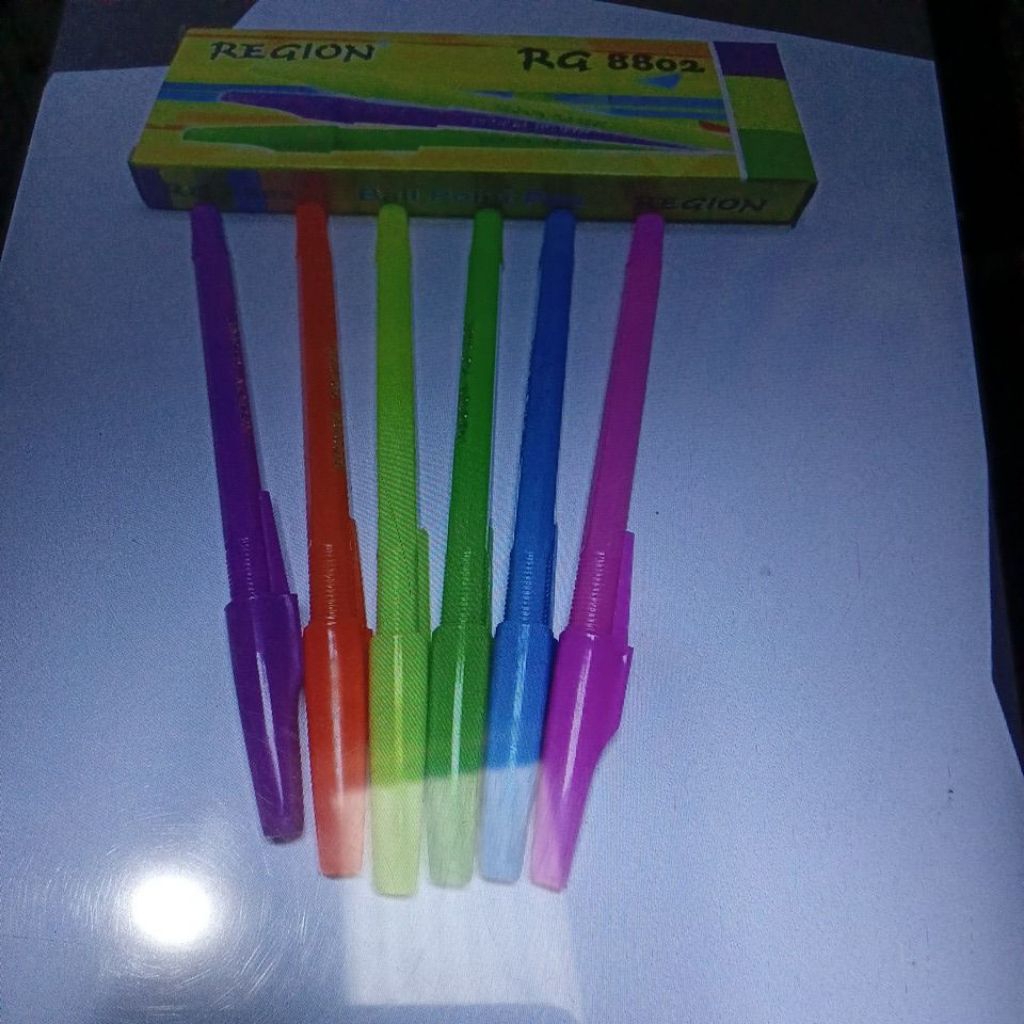 Bolpoint region hitam