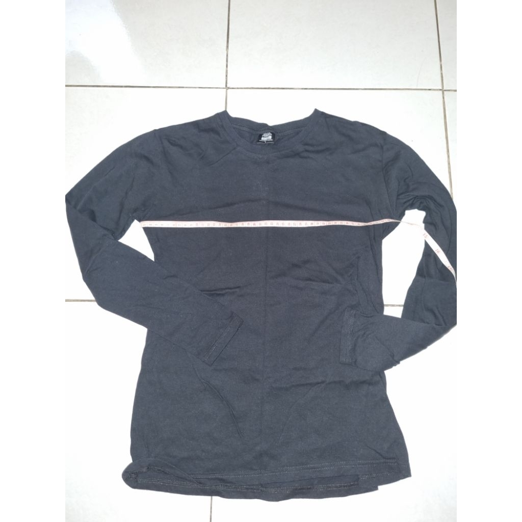 preloved kaos lengan panjang hitam manset