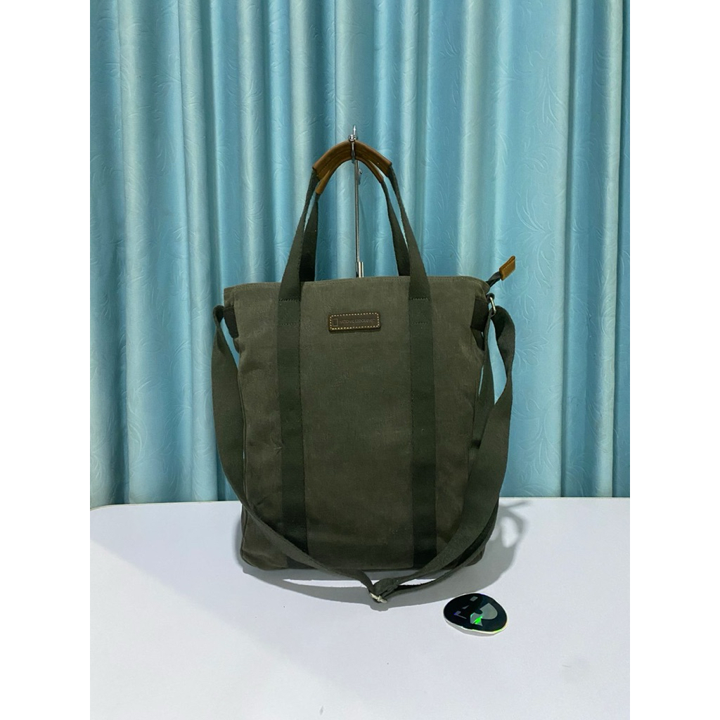 National Geographic sling bag
