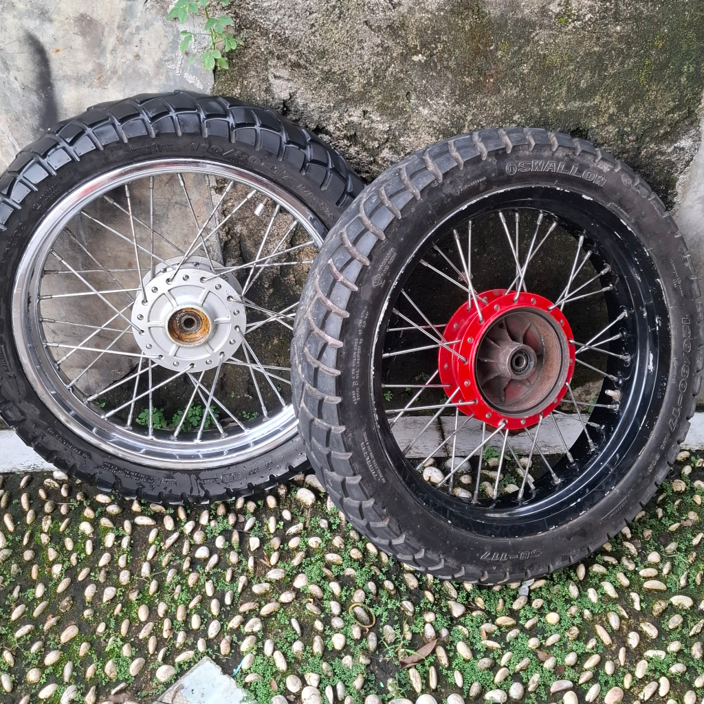 Velg scorpio tapak lebar depan ring 17/2.50 belakang 17/3.50 plus ban copotan scorpio