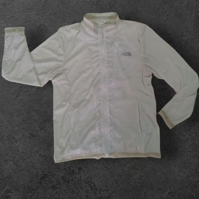 Croctop TNF second minus butuh mandi warna putih tulang