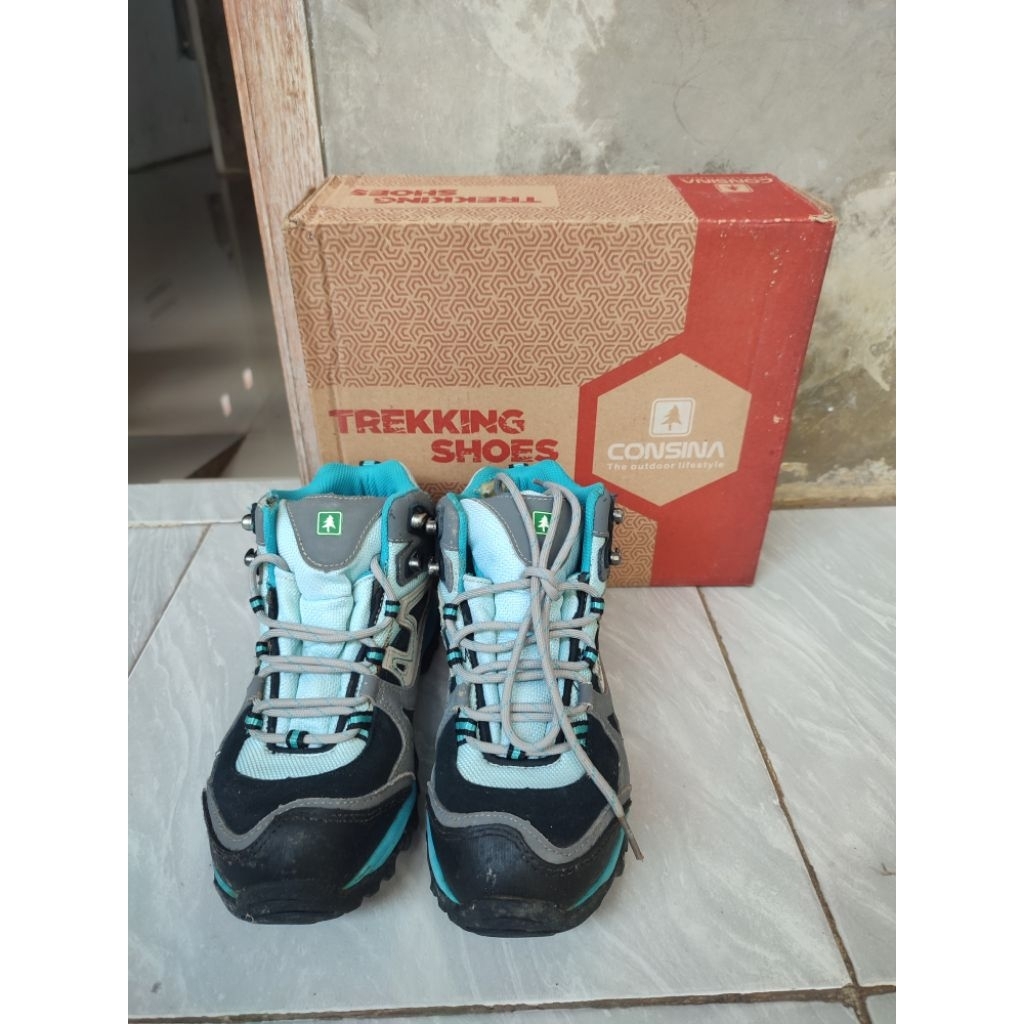 sepatu consina