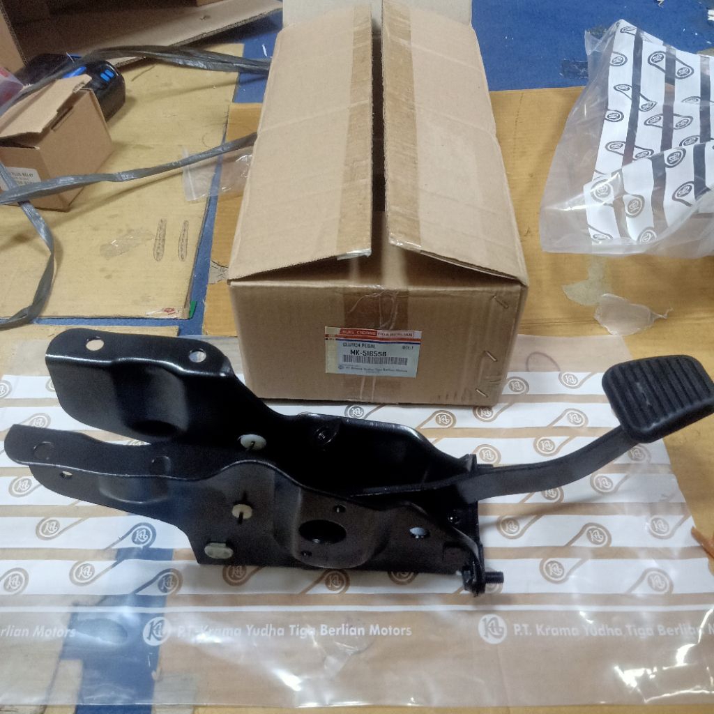 PEDAL KOPLING ASSY MITSUBISHI CANTER PS110 PS125CANTER  ANTI KARATAN ORIGINAL