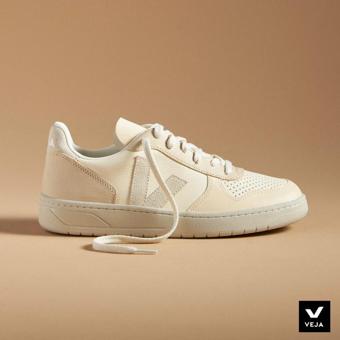 Sepatu Sneakers Wanita Veja V-10 Chromefree Leather Sneakers Multico Cashew Pierre