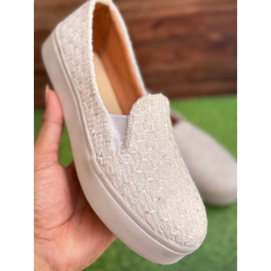 Sepatu slip on wanita trendy Rajut ZR Putih