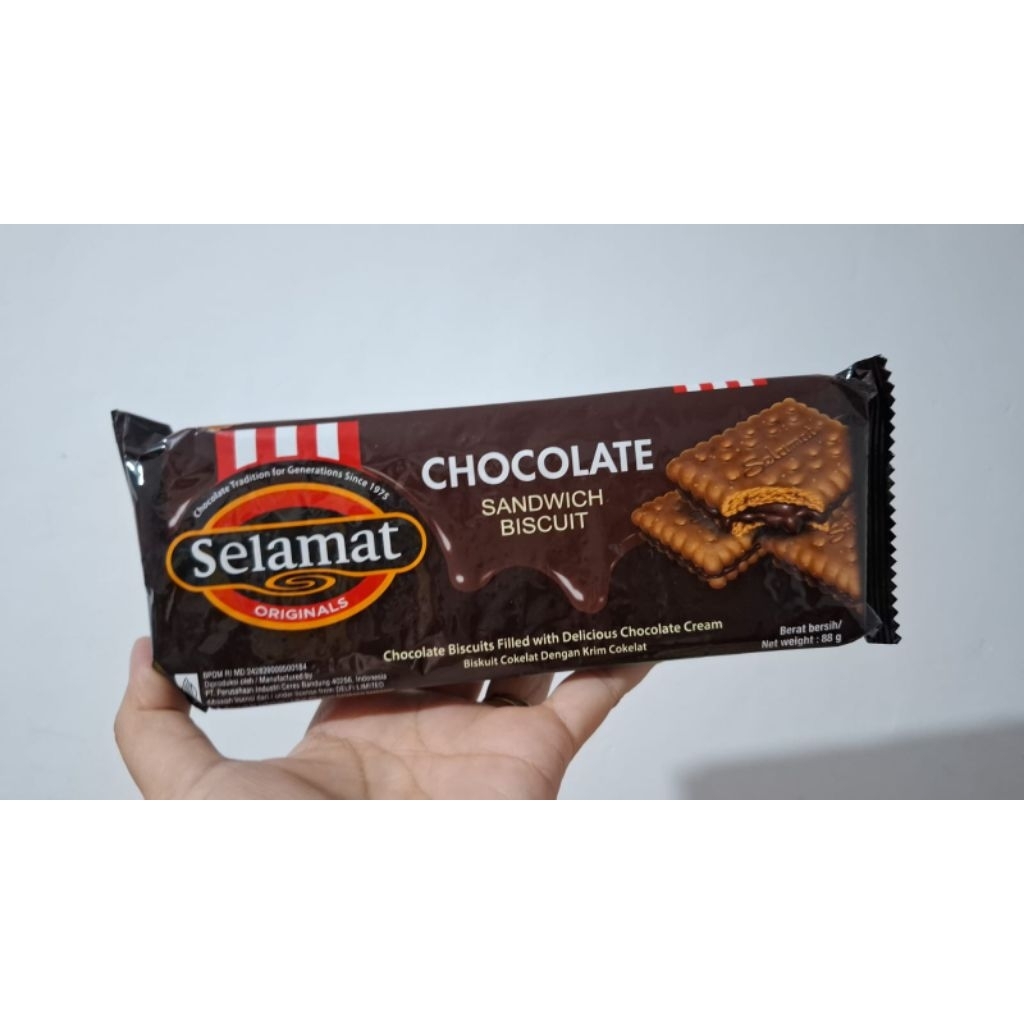 Biskuit selamat chocolate...biskuit sandwhich chocolate. biskuit coklat selamat
