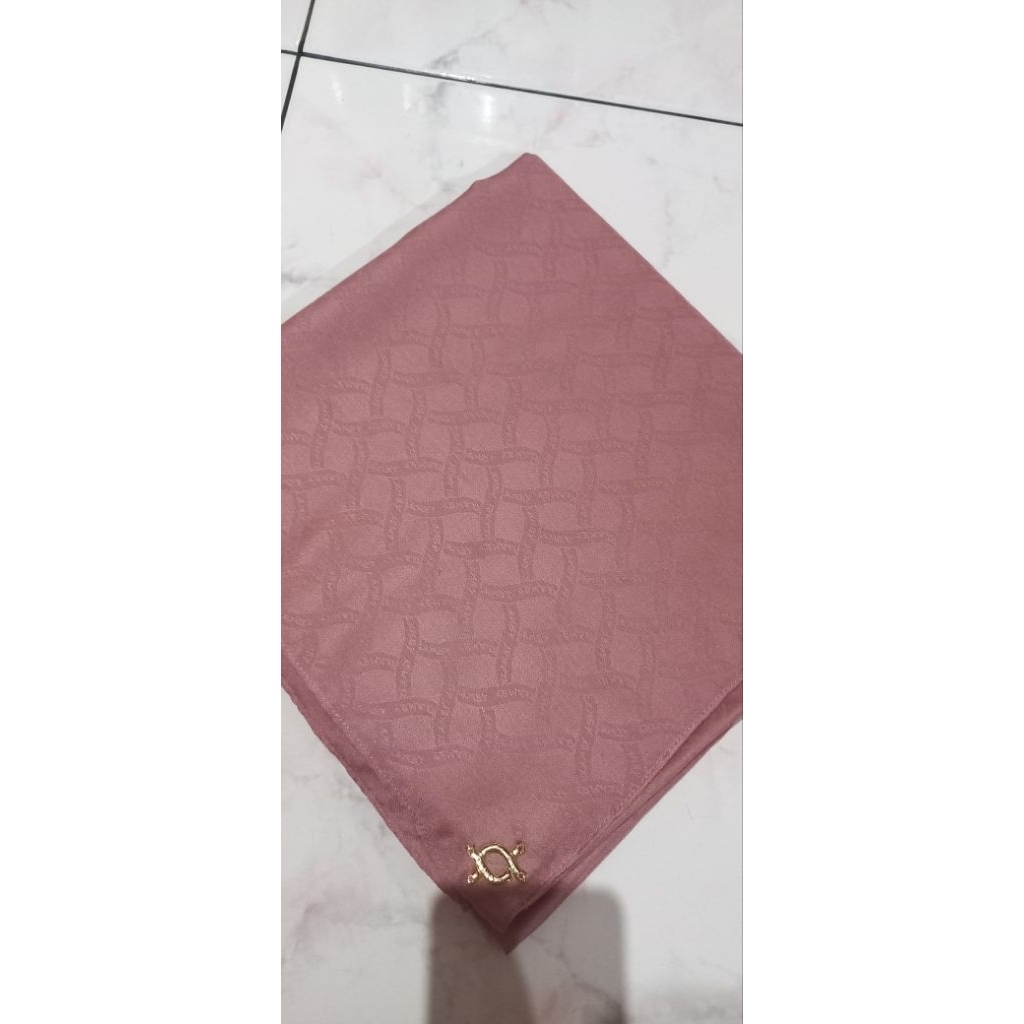 Wearing Klamby - Monogram chain 1.0