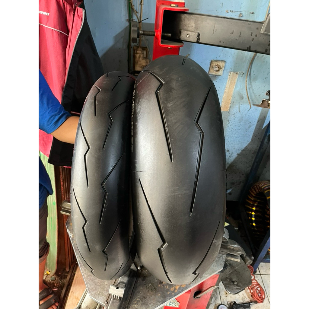 pirelli Diablo supercorsa v2 200/55 dan 120/70-17 like new