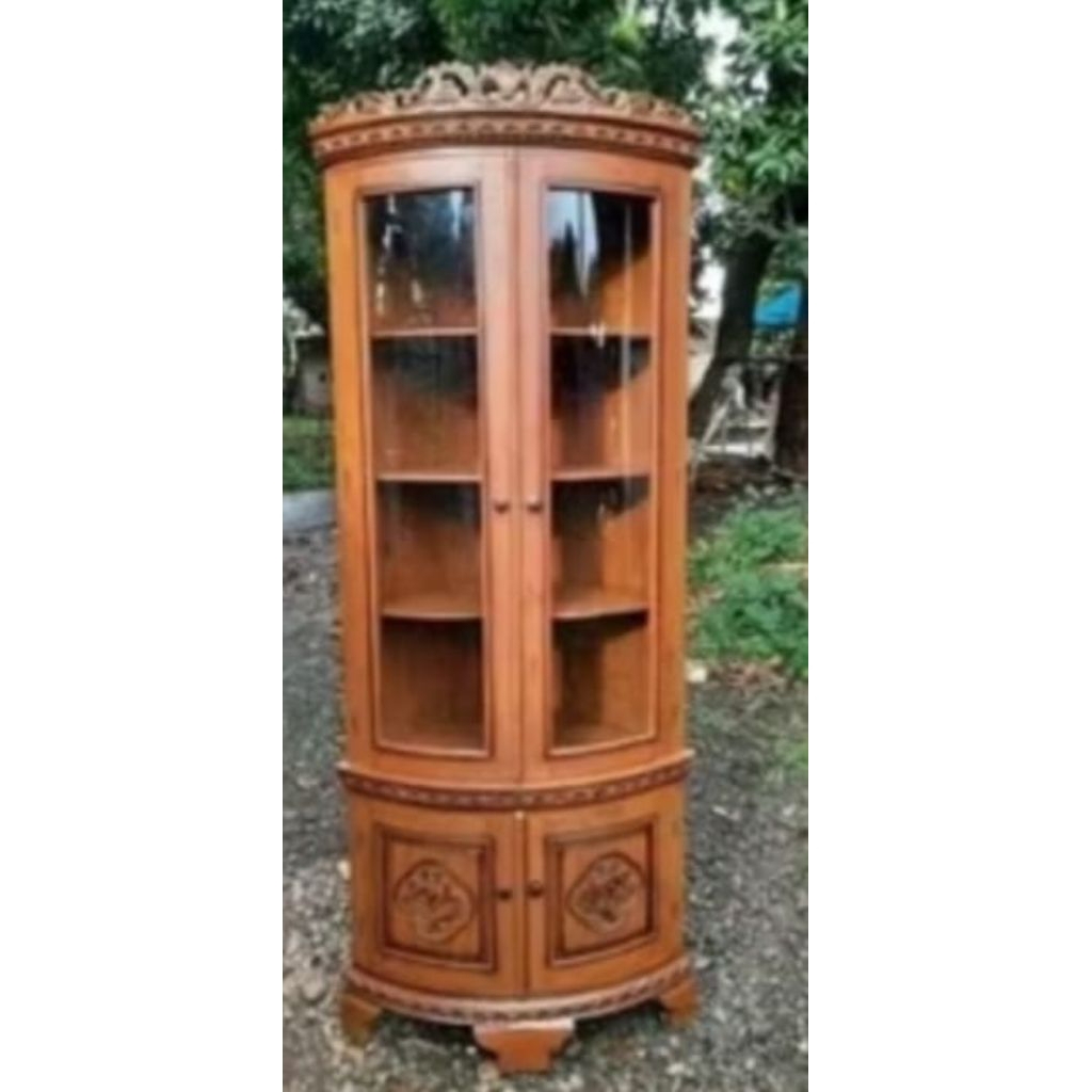 Lemari sudut pajangan jati Jepara