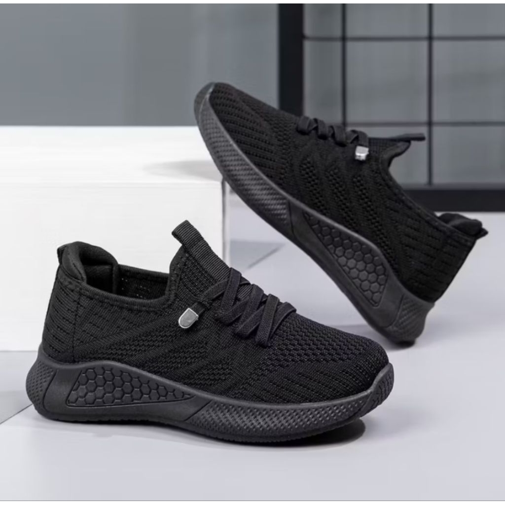 Sepatu sekolah Collin