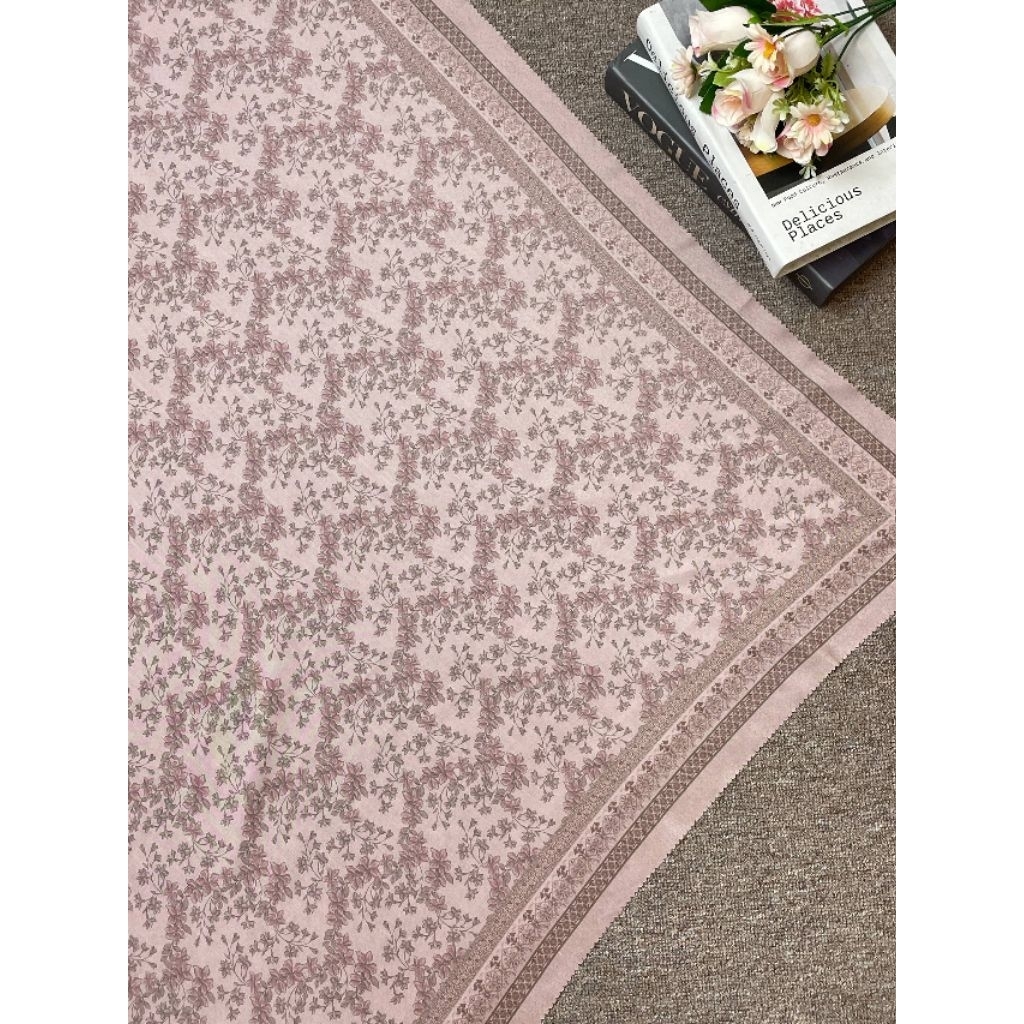 Hijab Motif Bunga Segi Empat Lasercut Free Pouch