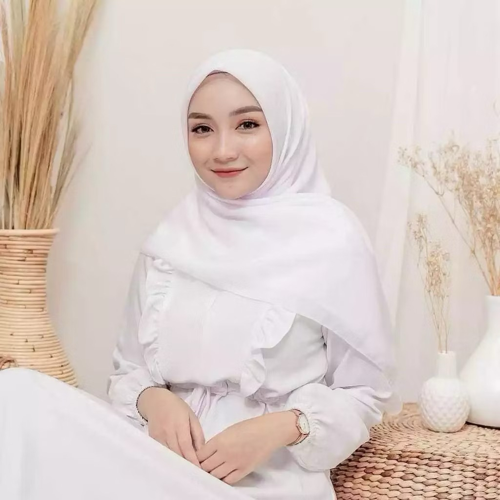 Hijab Bella Square Putih Bersih  || Hijab Segiempat Bella Square Pollycotton Warna Putih Bersih