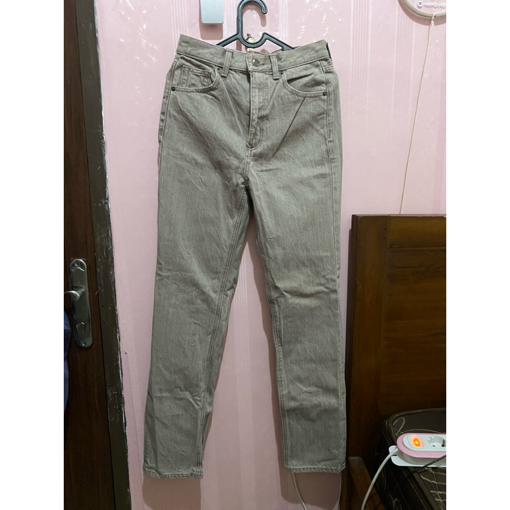 celana jeans warna coklat susu