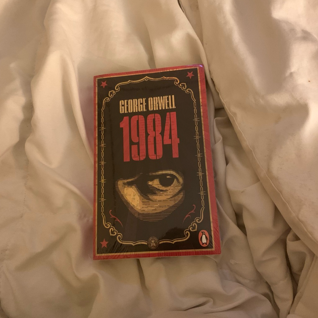 1984 - George Orwell (Penguin Classic Edition)