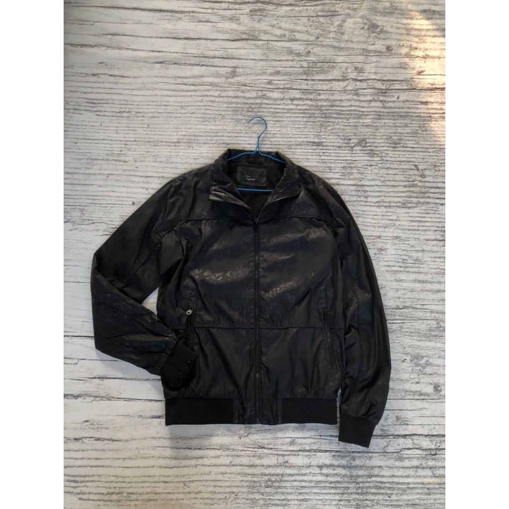 zara man aop bomber hitam