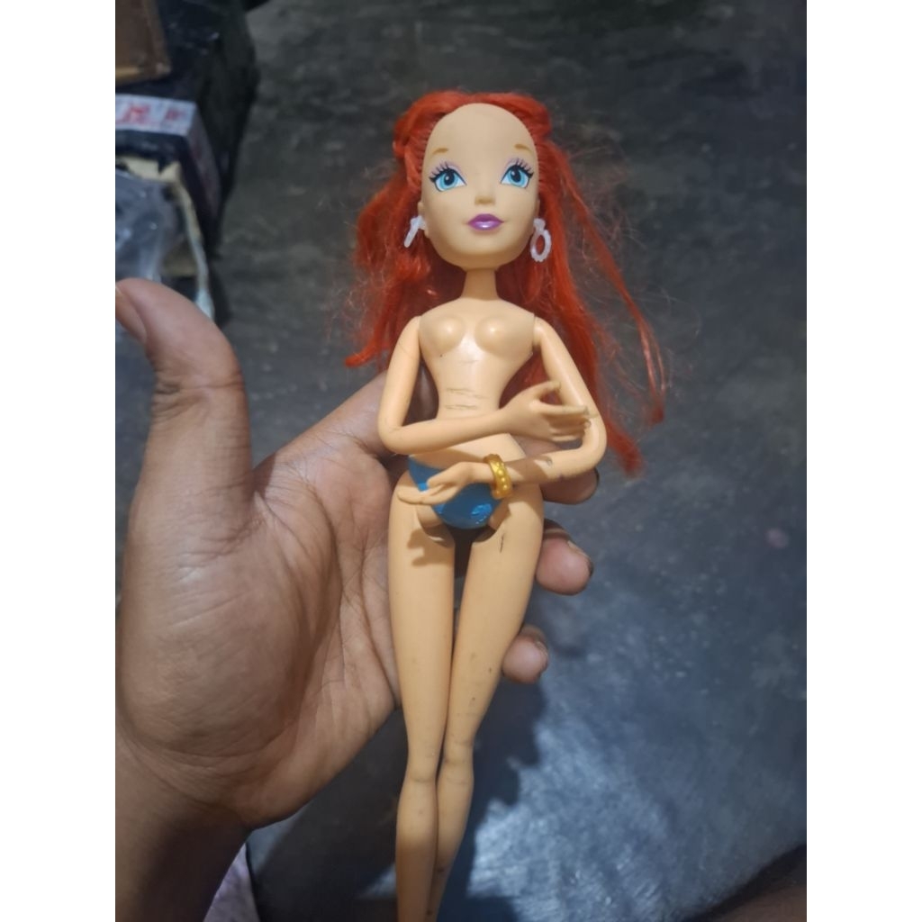 boneka barbie bahan karet brand bonus diorama + baju