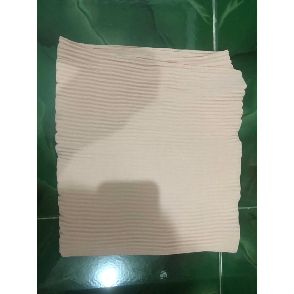 PRELOVED JILBAB PASHMINA plisket preloved jilbab preloved jilbab warna cream