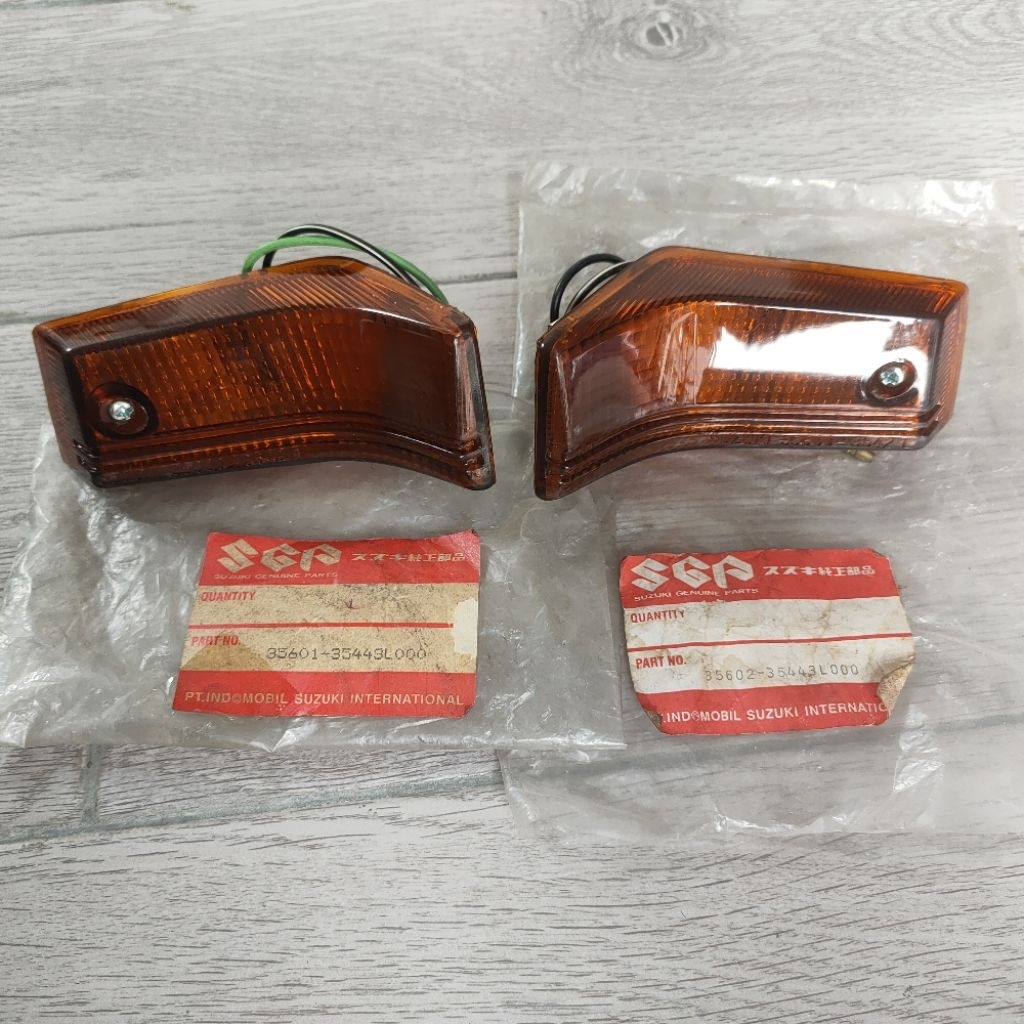 Lampu sen assy kanan kiri 1 set RC 100 RC100 Bravo Original Asli Suzuki 35601-35443L000 35602-35443L