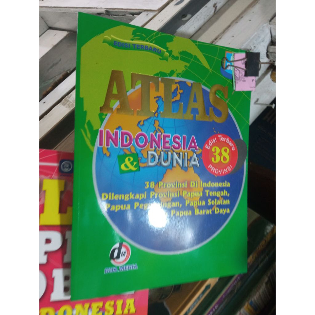 atlas dunia dan Indonesia berwarna