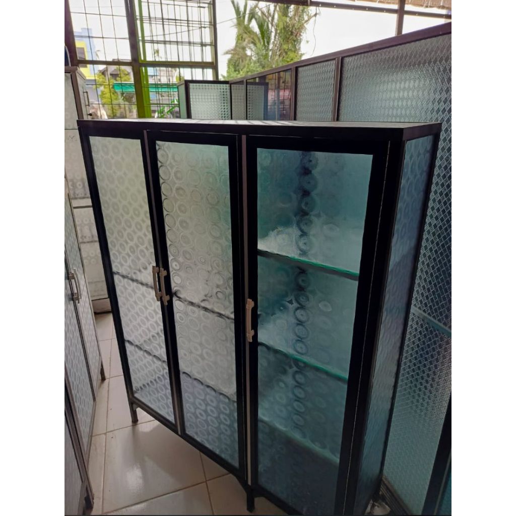 LEMARI RAK PIRING 3 PINTU BANJARMASIN